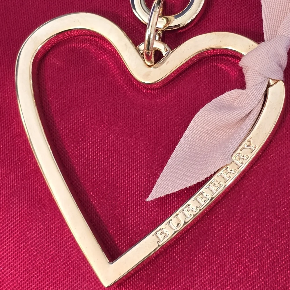 NIB Burberry Heart Bag Charm-GWP - Picture 2 of 5